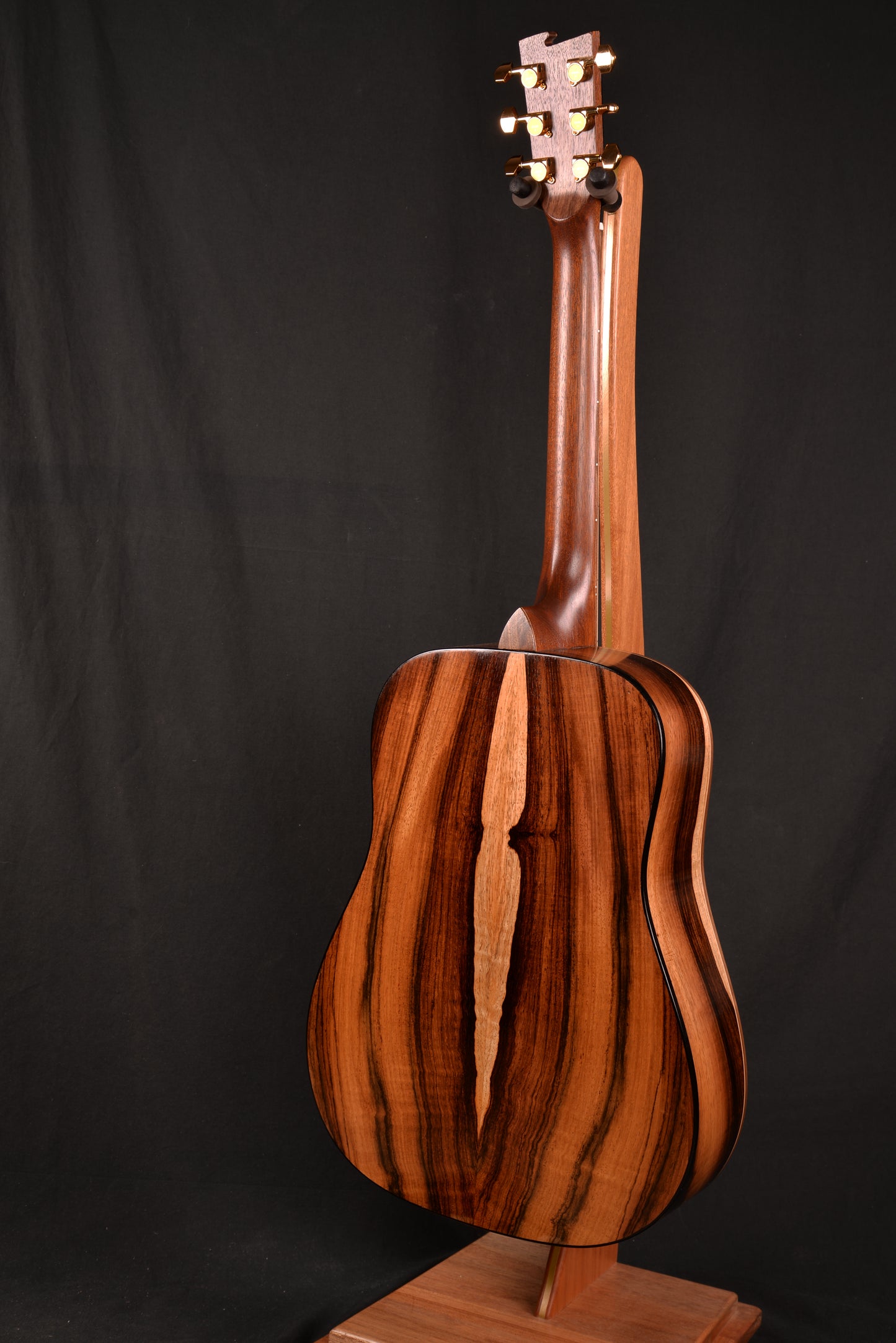 014 Brazilian Rosewood Dreadnought with Bear Claw Sitka Spruce Top