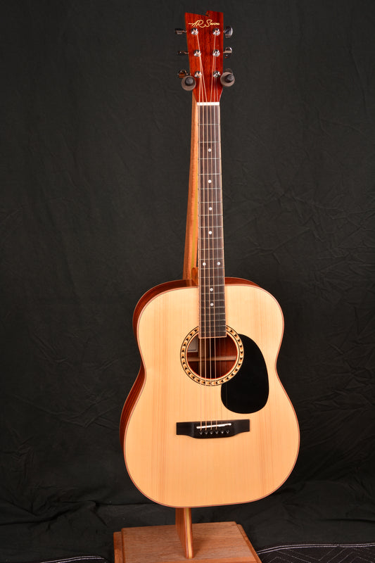 028 Signature Size Padauk Back and Sides, Engelmann Spruce Top